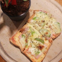 ปังพิซซ่่าชิกเก้นฟีท