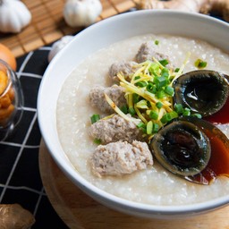 โจ๊กหมูไข่เยี่ยวม้า