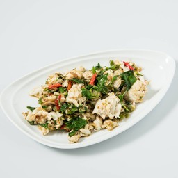 เนื้อปูผัดกะเพราพริกขี้หนูสวน