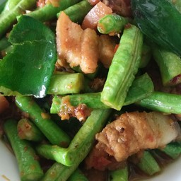 หมูผัดพริกแกงถั่วฝักยาว