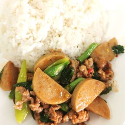 กระเพราหมูยอหมูสับ(ราดข้าว)