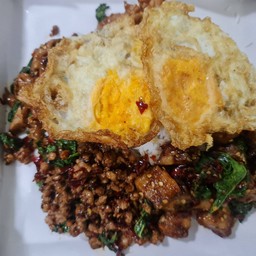 กะเพราถาด  2 หน้า 2 ไข่