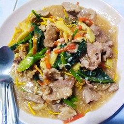 ปิยะพร ราดหน้า กระเพราไข่ข้นสาขา2