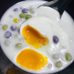 บัวลอยไข่หวานมะพร้าวอ่อน