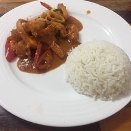 ข้าวราดพะแนงกุ้ง