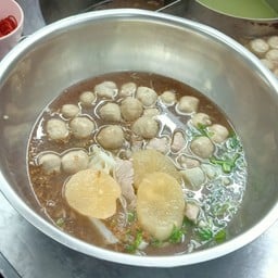 เกาเหลารวมน้ำตกจัมโบ้