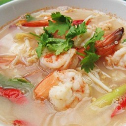 ต้มยำรวมมิตรน้ำใส