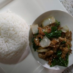 ข้าวราดไก่กรอบผัดพริกไทยดำ