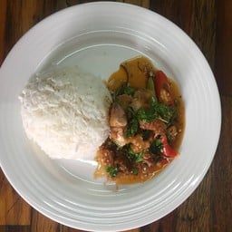 ข้าวราดพะแนงทะเล(กุ้งปลาหมึก)