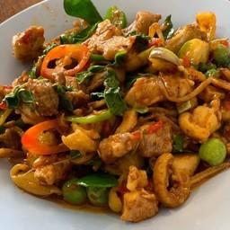 ผัดเผ็ดหมูป่าราดข้าว