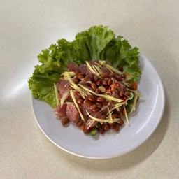 ยำแหนมห่อ