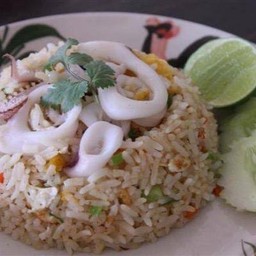 ข้าวผัดปลาหมึก