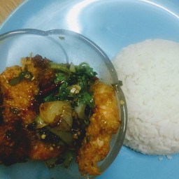 ข้าวราดไก่กรอบ ผัดพริกไทยดำ