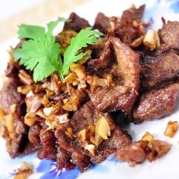 ข้าวเนื้อกระเทียม