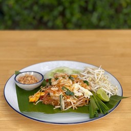 ผัดไทกุ้งสด อร่อยเด็ด!