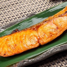 ปลาแซลมอล ย่างเกลือ ( Salmon Shio )