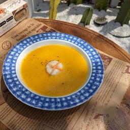ซุปบัตเตอร์นัต หอยเชลล์ Butternut Soup with Hokkaido Scallop