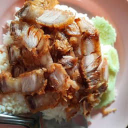 ข้าวหมูกรอบ