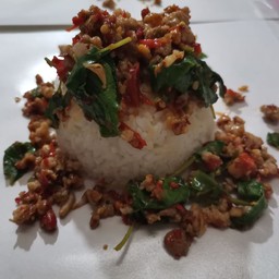 กะเพราหมูสับเป็นกับข้าว