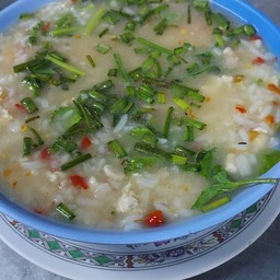 ข้าวต้มต้มยำหมู