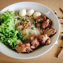 42 เตี๋ยวหมูตุ๋น