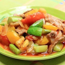 ผัดเปรี้ยวหวานราดข้าว