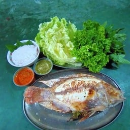 เมี่ยงปลาเผา ร้านพริกสวนซีฟู๊ด