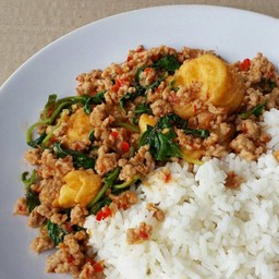 ข้าวกะเพราเต้าหู้ไข่