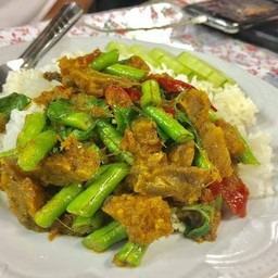 เครื่องแกงราดข้าว