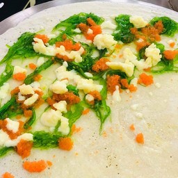 ยำสาหร่าย + ไข่กุ้ง + มอสซาเรลล่าชีส