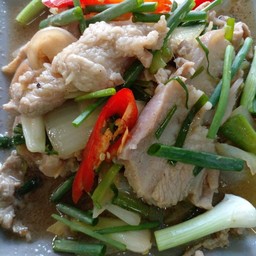 สามชั้นผัดซอส