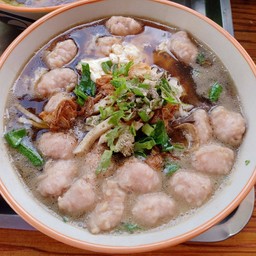 พิเศษหมูเด้ง