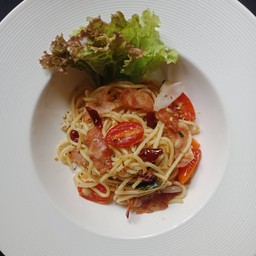 สปาเกตตีเบคอนพริกแห้ง
