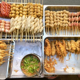 ลูกชิ้นหมูชุบแป้งทอด