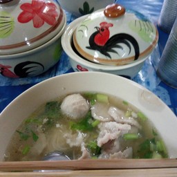 ก๋วยเตี๋ยวน้ำล้อม