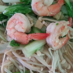 ผัดเห็ดเข็มทองกุ้งผัก