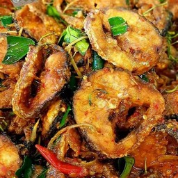 ผัดเผ็ดปลาช่อน