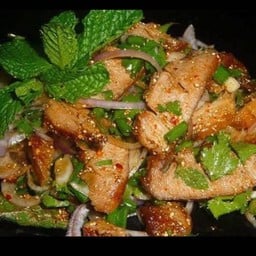 น้ำตกคอหมูย่าง