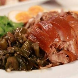 ดงอิ่มข้าวมันไก่ ข้าวขาหมู