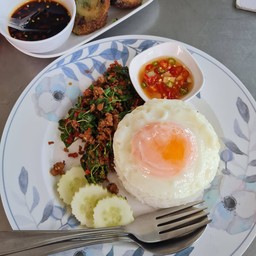 ข้าวกระเพราเนื้อ