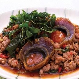 ข้าวกระเพราไข่เยี่ยวม้า+หมูสับ
