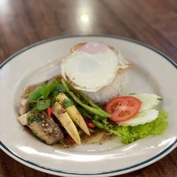 ข้าวผัดปลากะพงพริกไทยดำ