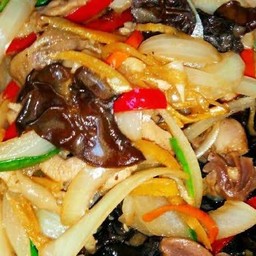 ไก่ผัดขิง  ราดข้าว