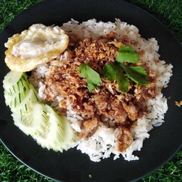 ข้าวเนื้อกระเทียมพริกไทย