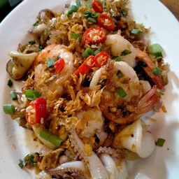 ทะเลคั่วพริกเกลือ(กับข้าว)