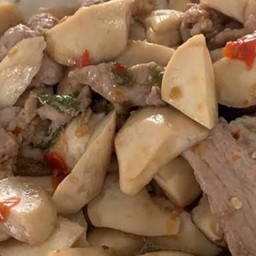 ผัดเห็ดออรินจิ ใส่หมู