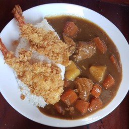 ข้าวแกงกะหรี่ กุ้งทอด