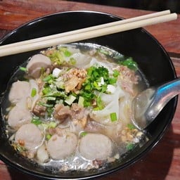 ก๋วยเตี๋ยวเนื้อรัตติกาล