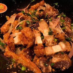 ลาบหมูกรอบ