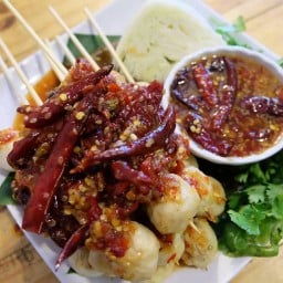 ลูกชิ้นพ่นไฟ - ซอยเนินพลับหวาน